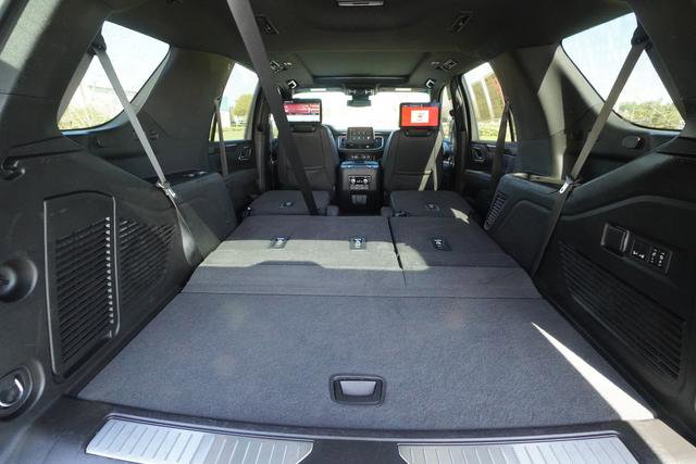 Used 2024 GMC Yukon AT4 w/ Technology Package image 32