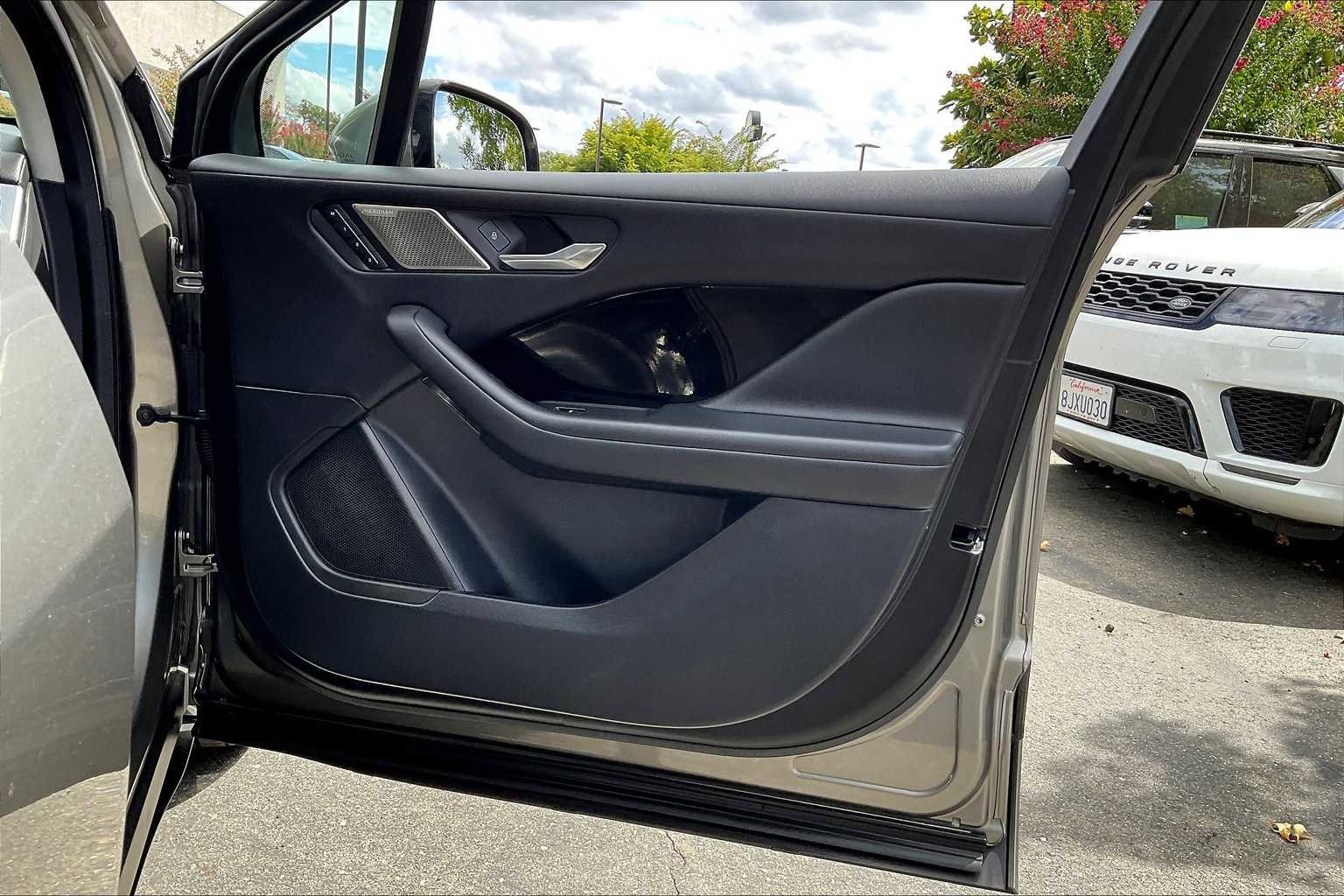Used 2020 Jaguar I-PACE SE image 26