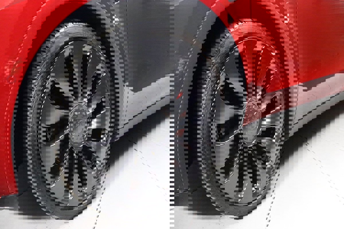 Used 2023 Tesla Model Y Performance image 5