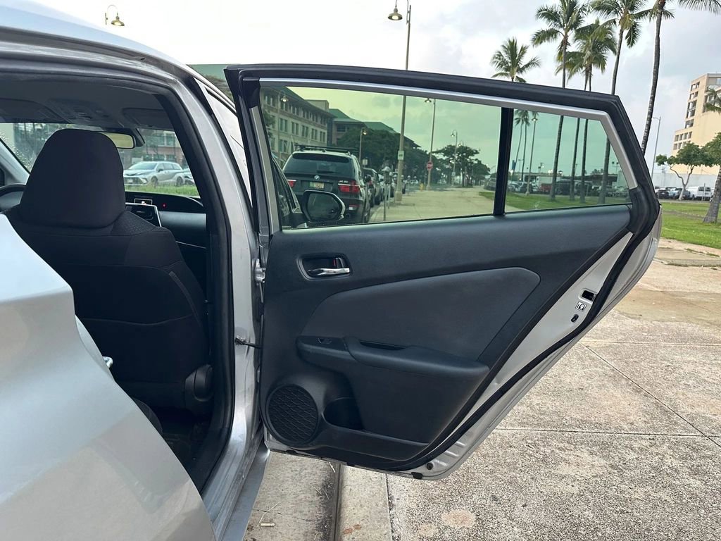 Used 2022 Toyota Prius LE image 17