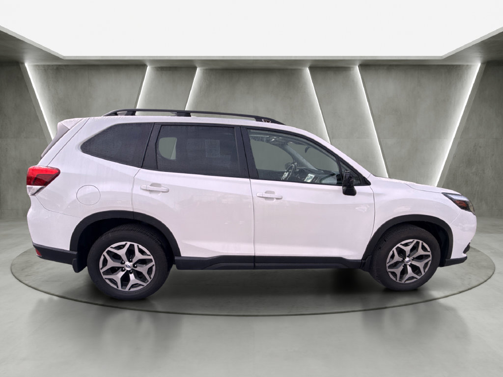 Used 2023 Subaru Forester Premium AWD/4WD image 2