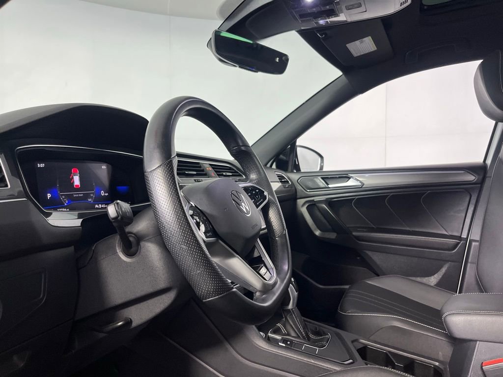 Used 2023 Volkswagen Tiguan SE R-Line image 25