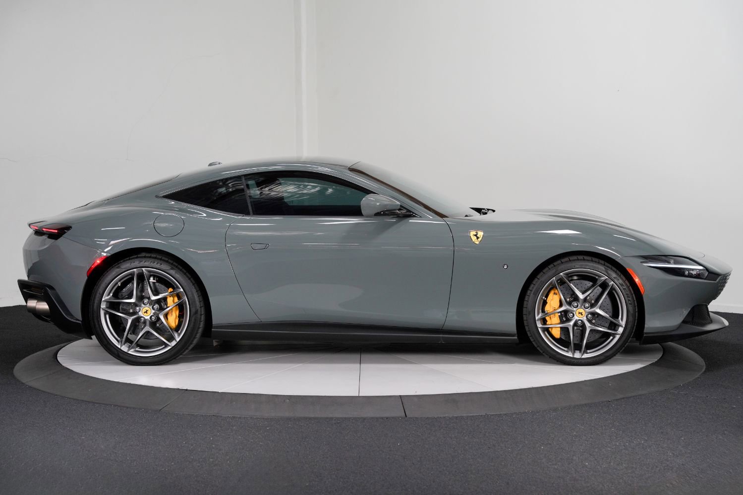 Used 2022 Ferrari Roma image 9