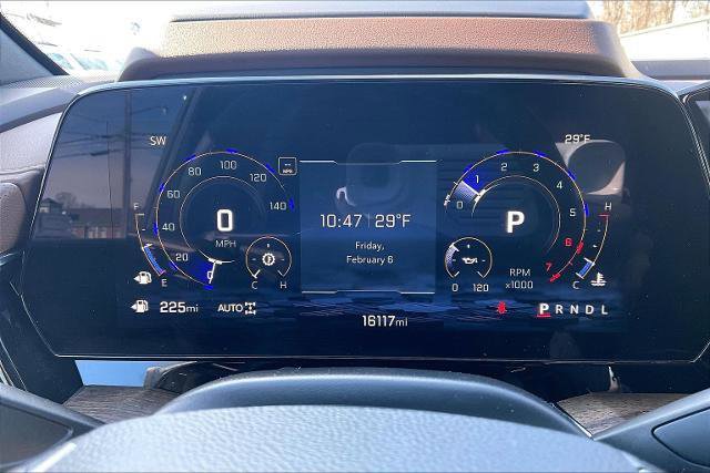 Used 2025 Chevrolet Suburban High Country image 13