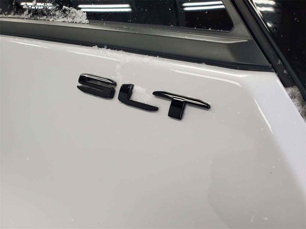 Used 2023 GMC Terrain SLT w/ Elevation Edition image 31