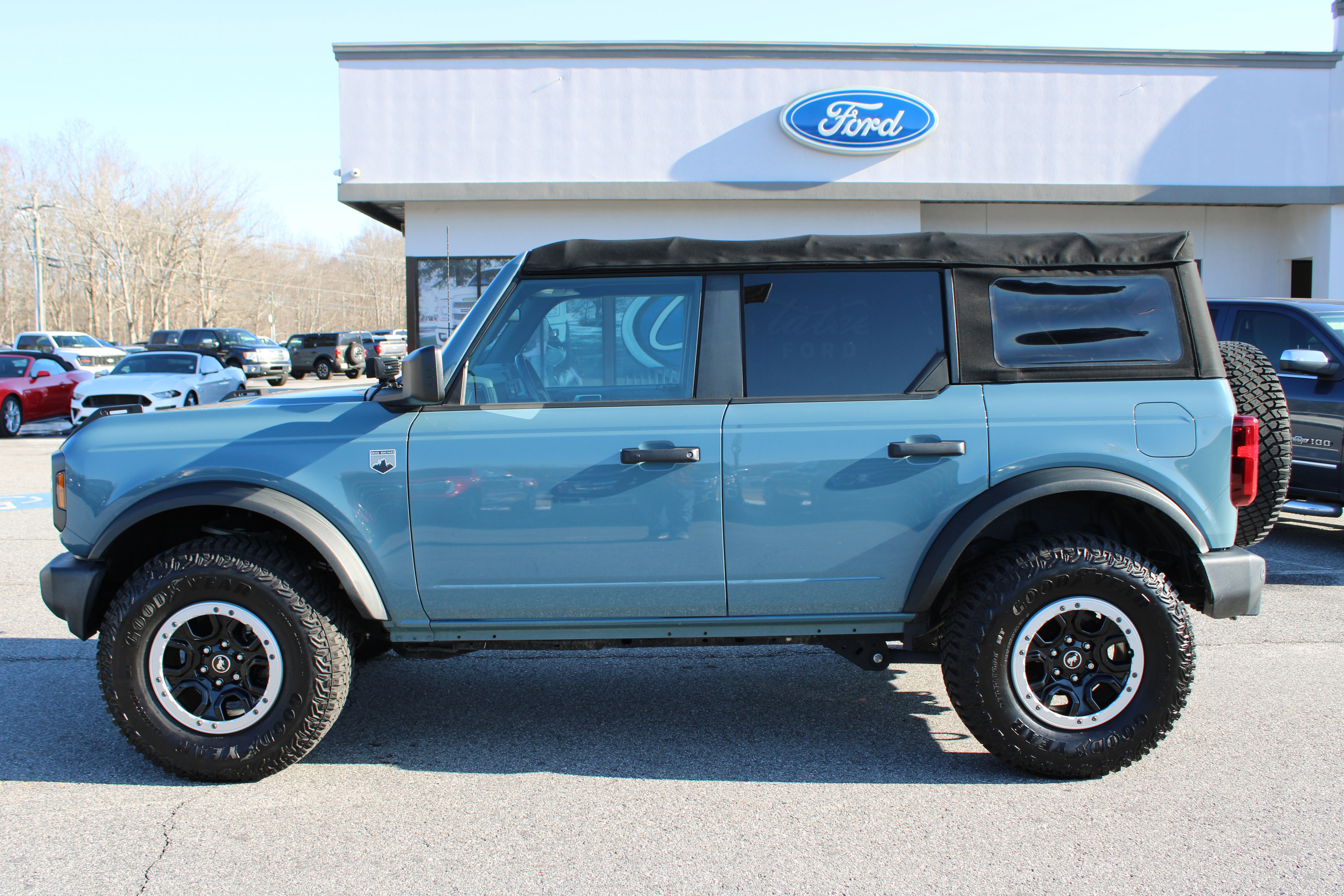 Used 2022 Ford Bronco Big Bend w/ Sasquatch Package image 1