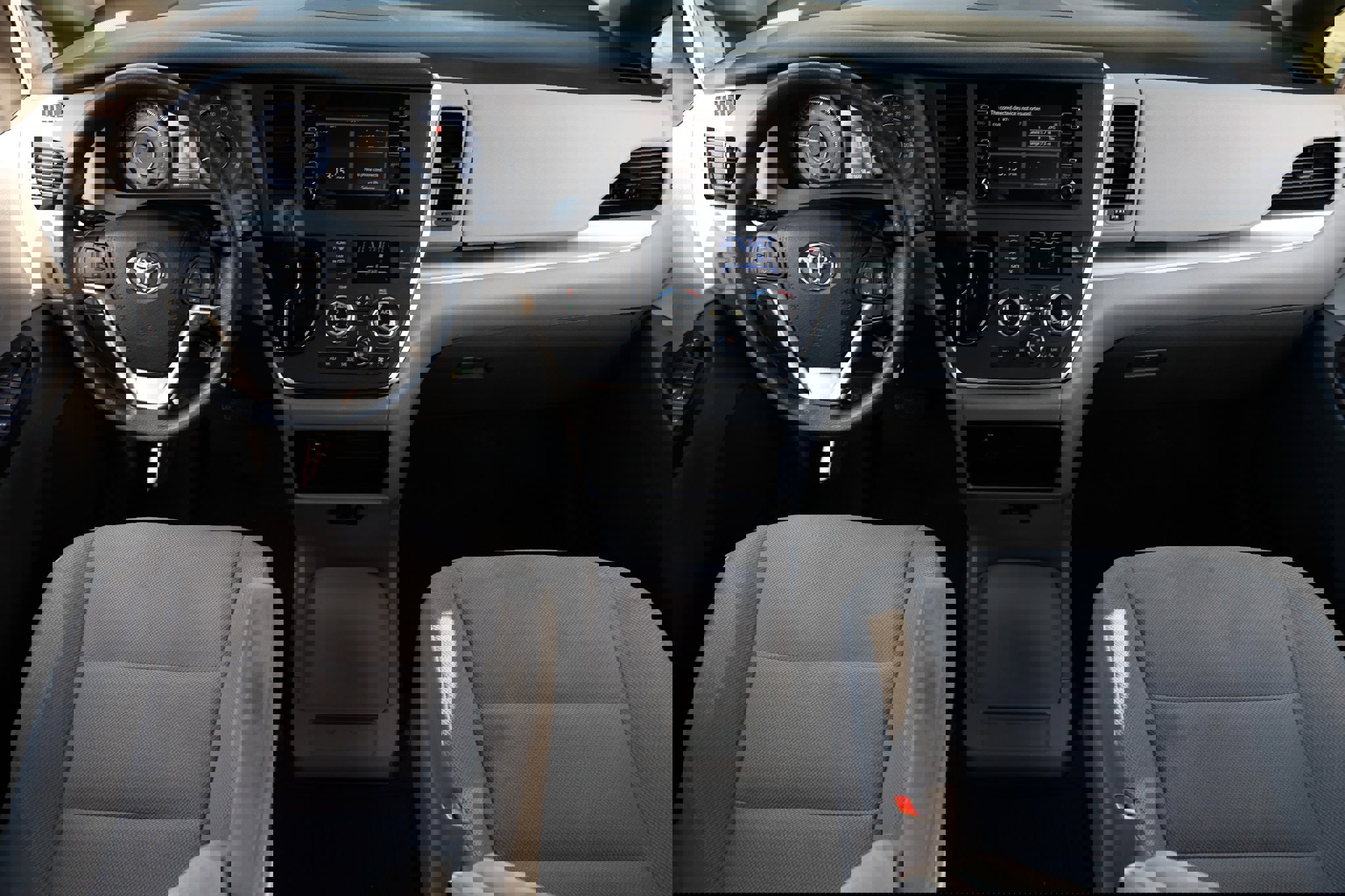 Used 2019 Toyota Sienna L image 26