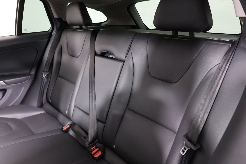 Used 2016 Volvo V60 T5 Cross Country Platinum image 15