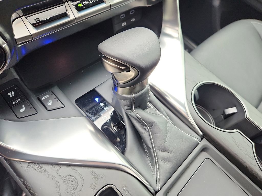 Used 2025 Lexus LX 600 4WD w/ Luxury Package image 16