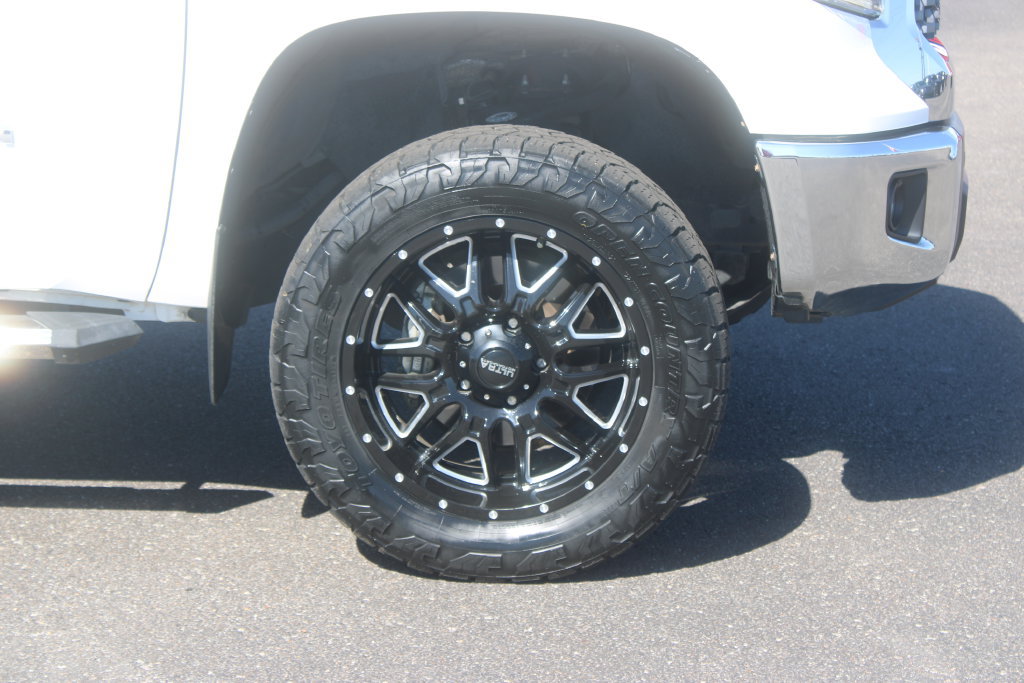 Used 2019 Toyota Tundra SR5 w/ SR5 Upgrade Package AWD/4WD image 12