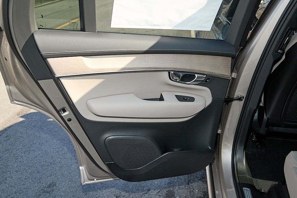 New 2026 Volvo XC90 T8 Plus w/ Protection Package Premier image 18