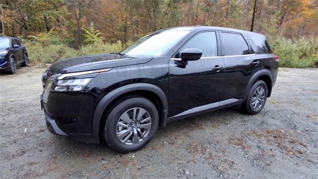 Used 2025 Nissan Pathfinder S image 4