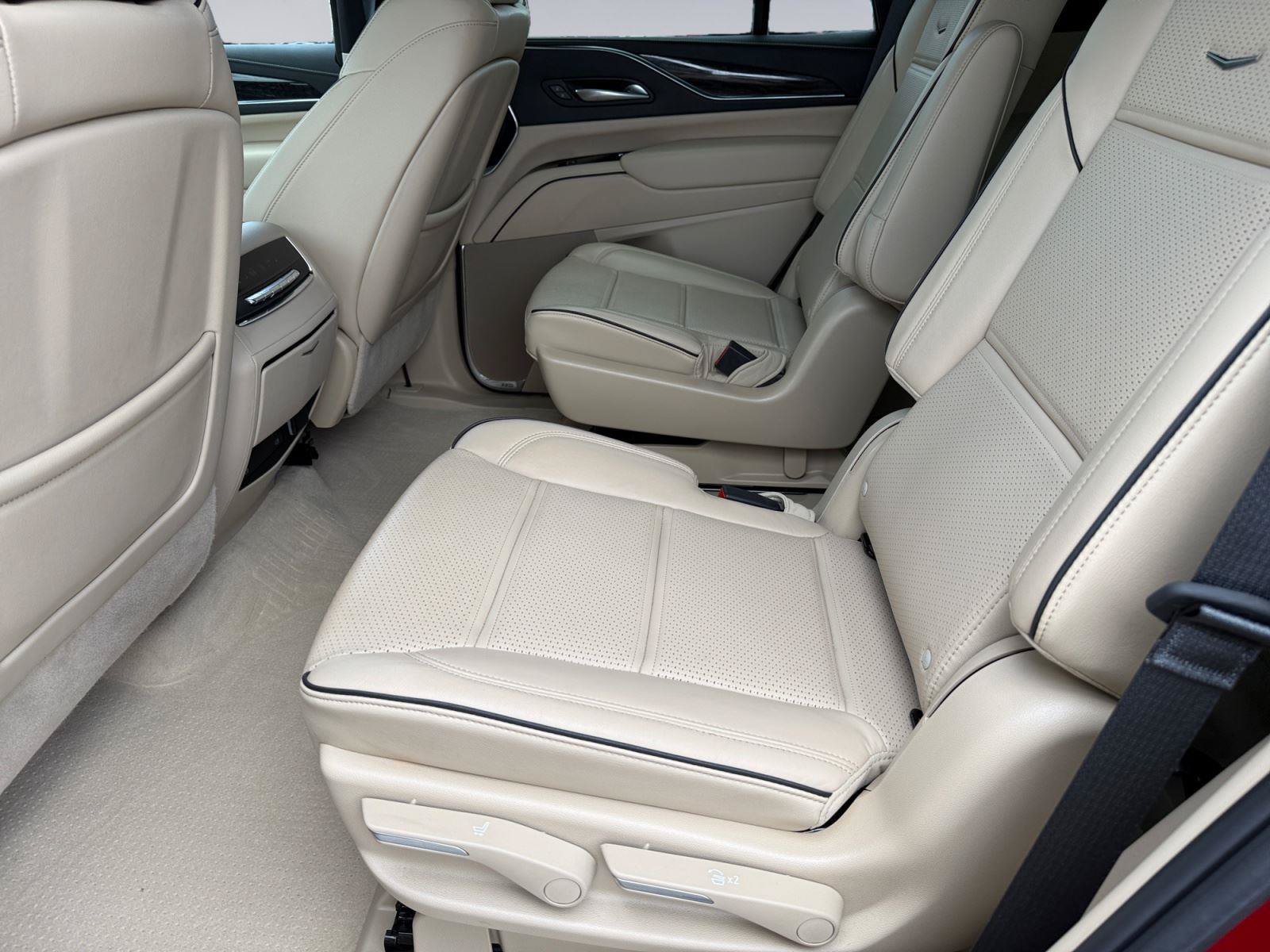 Certified 2023 Cadillac Escalade Premium Luxury w/ Performance Package AWD/4WD image 13