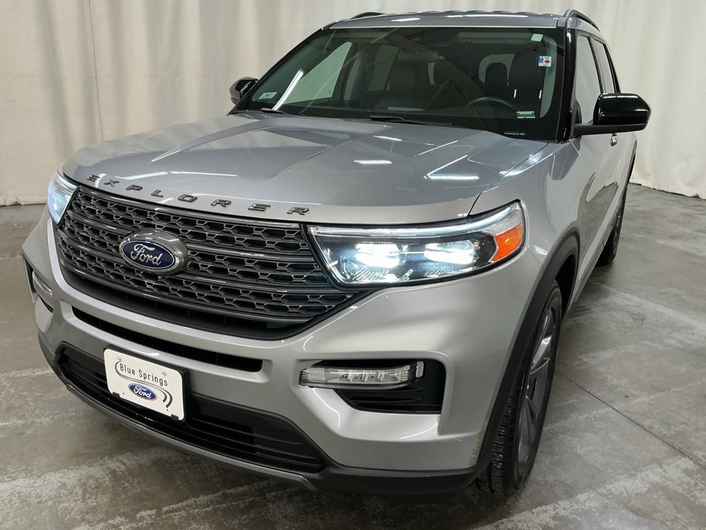 Used 2023 Ford Explorer XLT w/ Equipment Group 202A RWD image 3