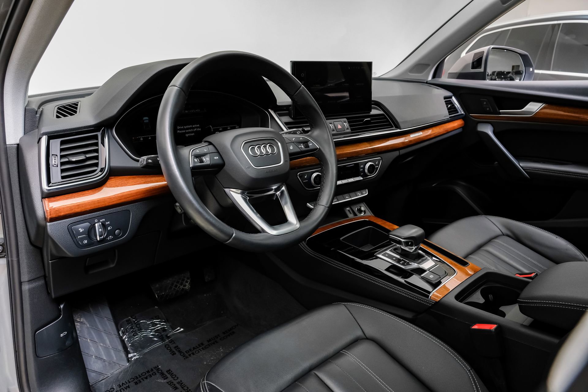 Used 2023 Audi Q5 2.0T Premium Plus w/ Premium Plus Package AWD/4WD image 3