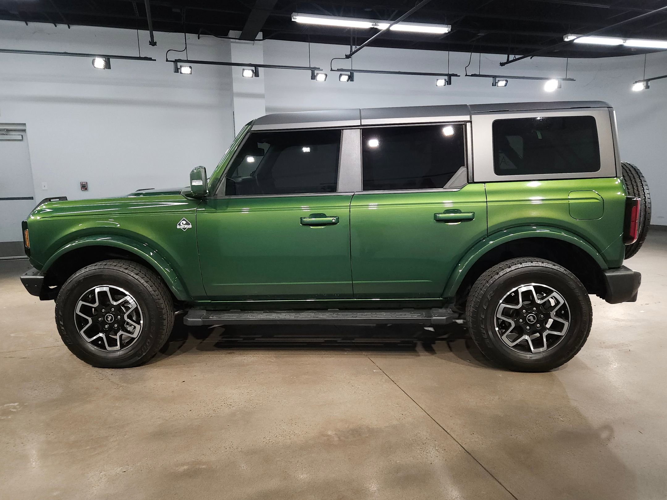 Used 2023 Ford Bronco Outer Banks image 4