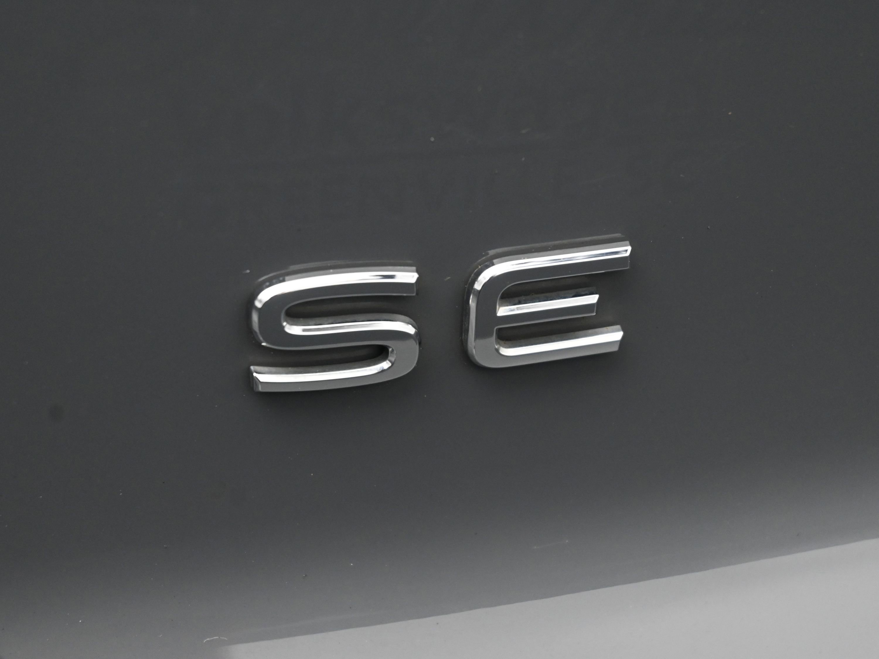 Used 2023 Volkswagen Atlas Cross Sport SE image 8