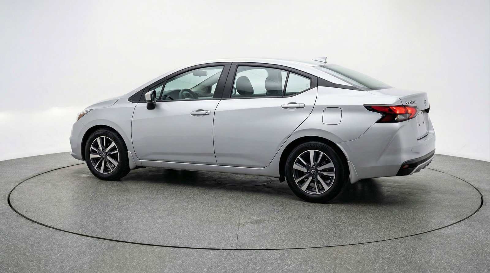 Used 2025 Nissan Versa SV image 6