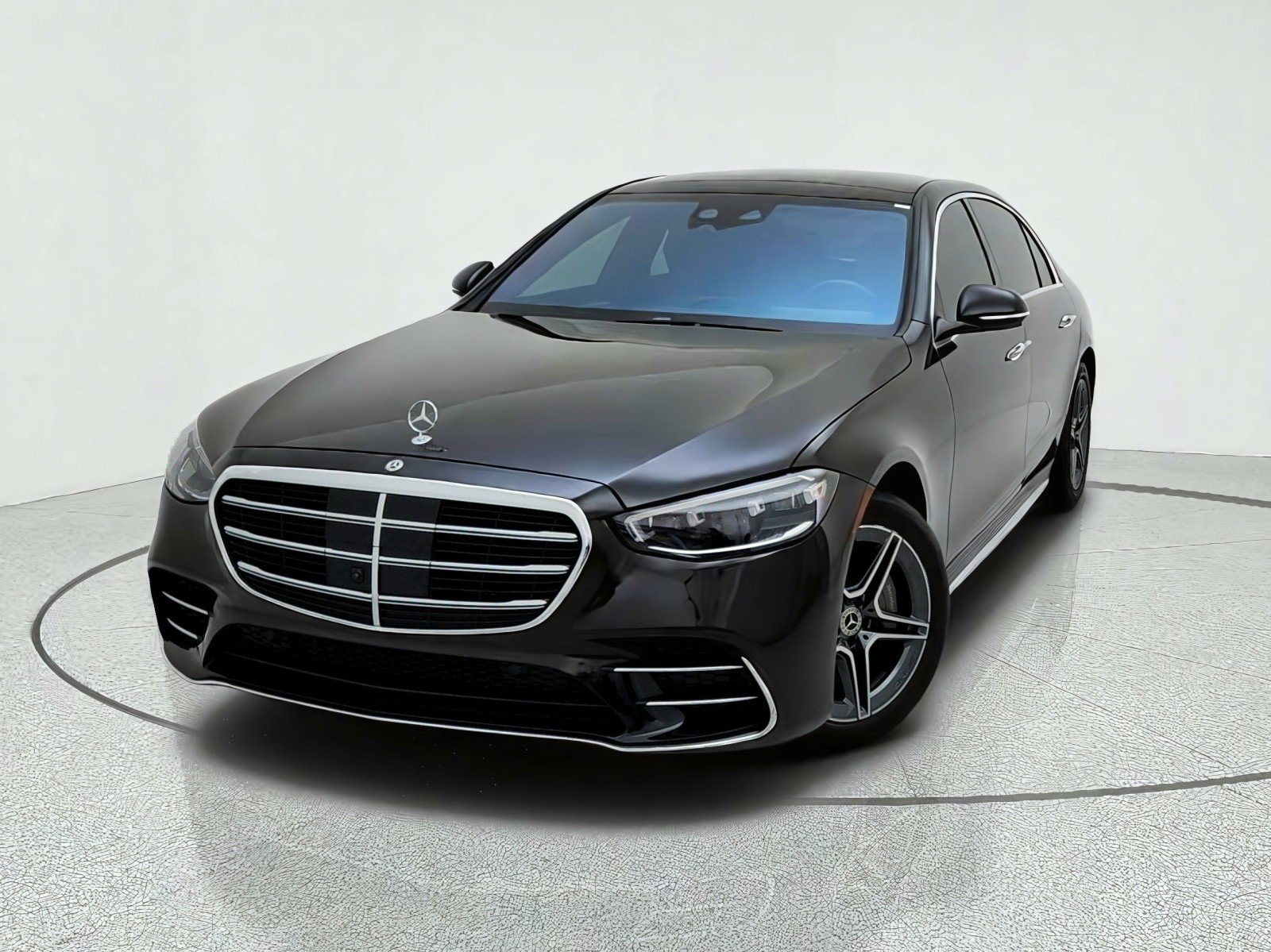 Used 2024 Mercedes-Benz S 580 4MATIC Sedan image 2