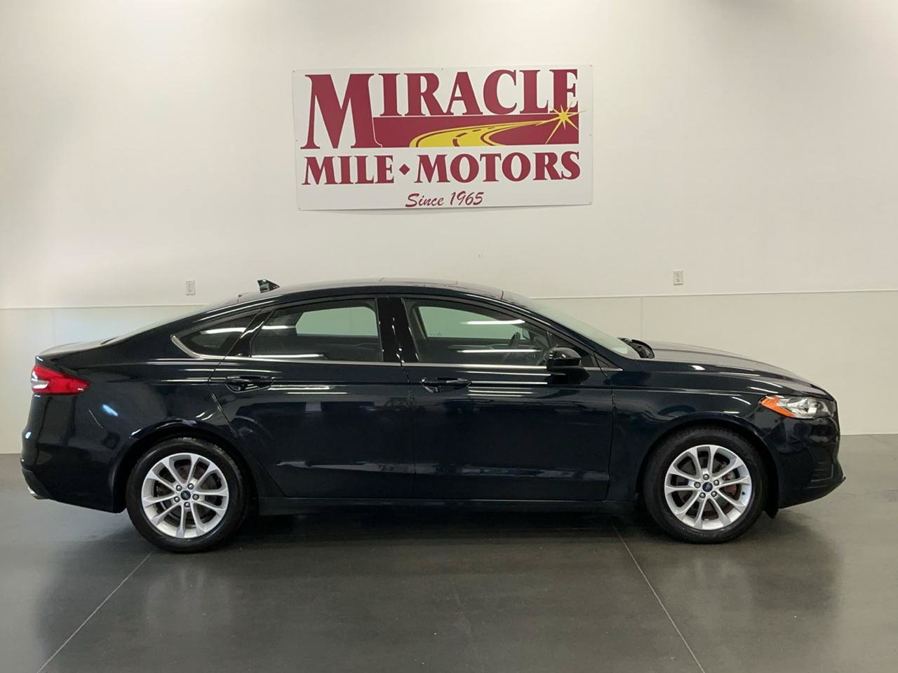 Used 2020 Ford Fusion SE FWD image 6