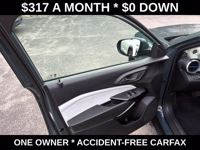 Used 2025 Chevrolet Trax LT FWD image 12