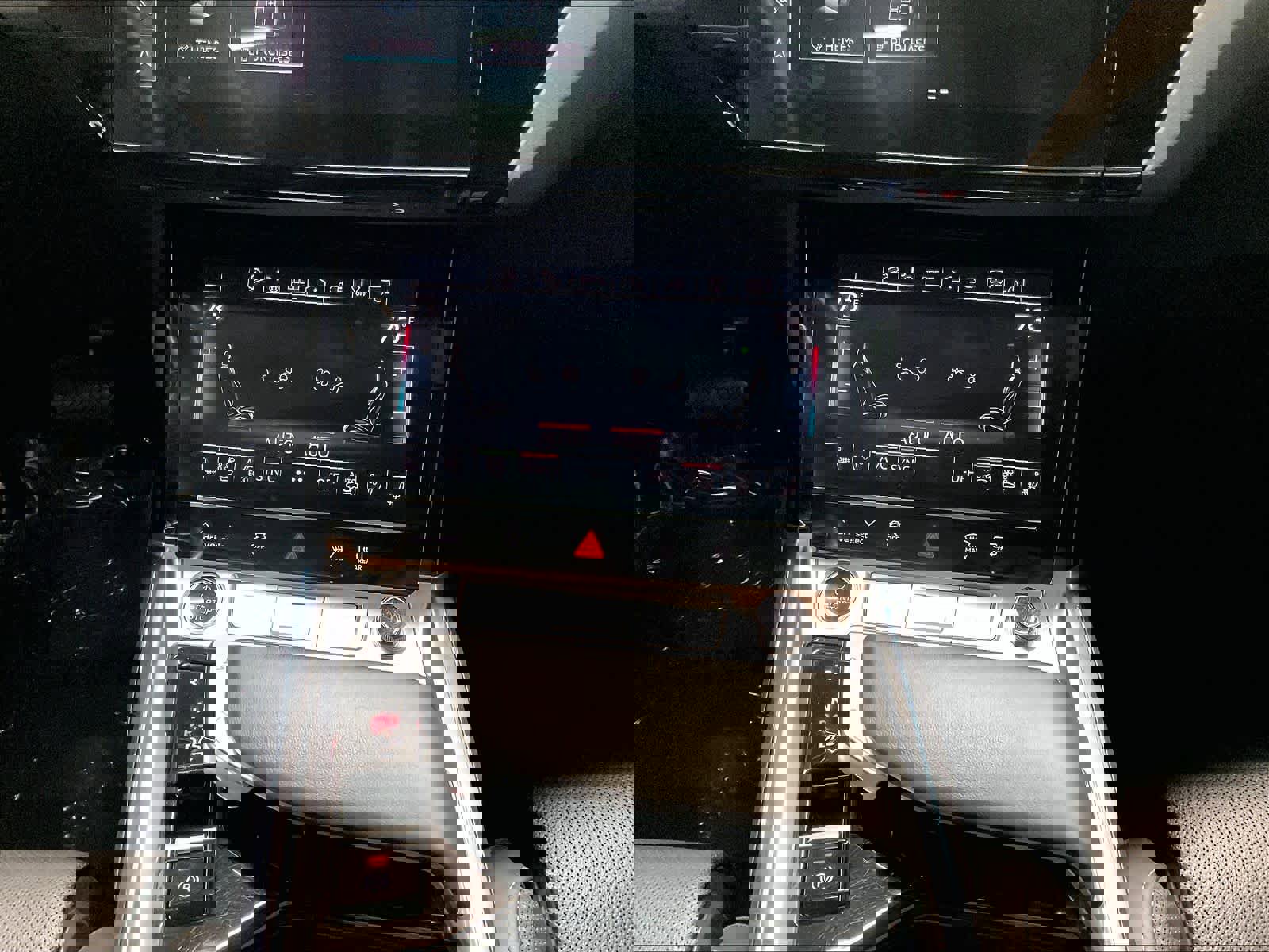 Used 2024 Audi Q8 e-tron Prestige w/ Prestige Package AWD/4WD image 31