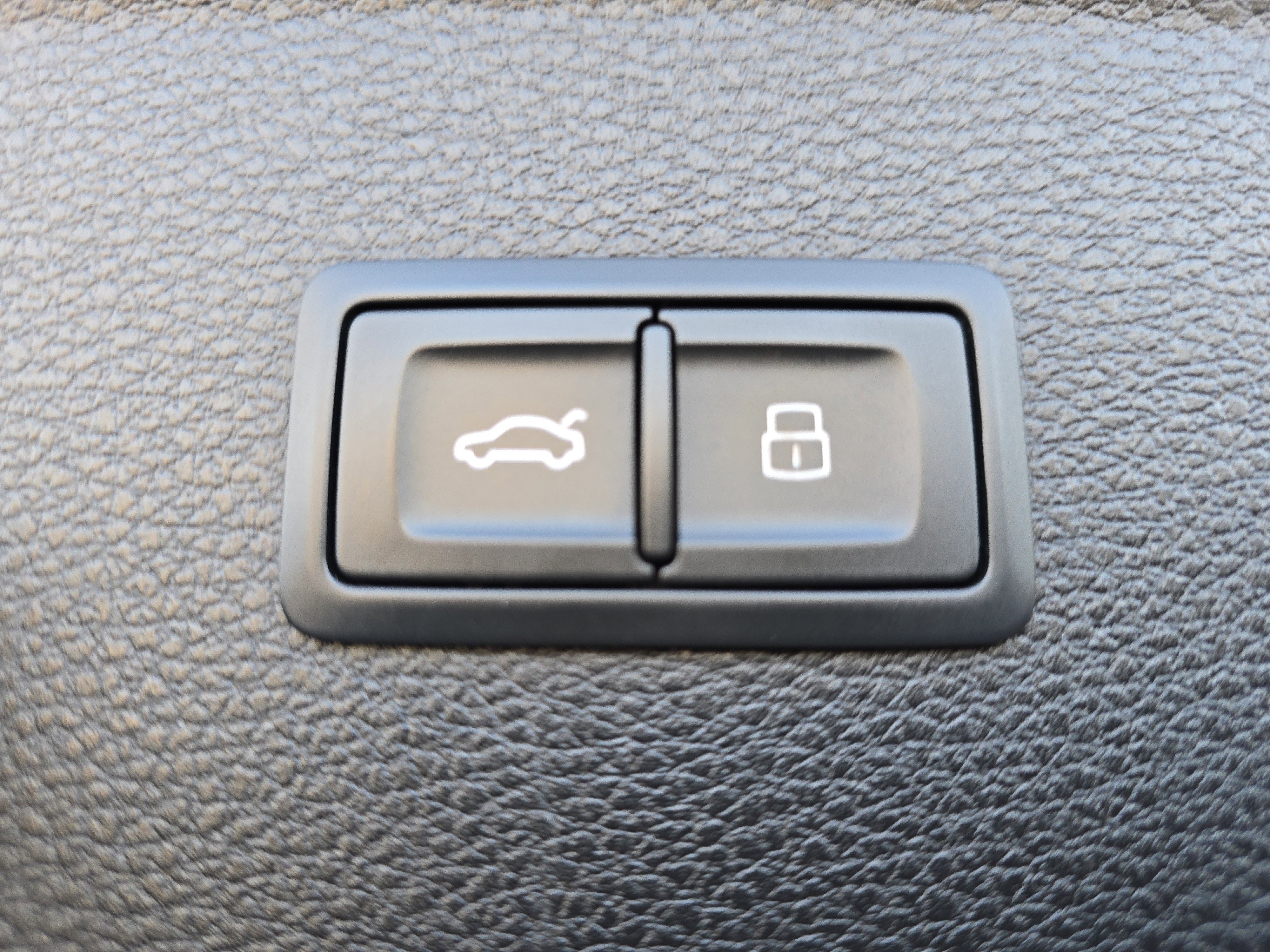 Used 2018 Audi Q5 Prestige w/ Prestige Package image 18