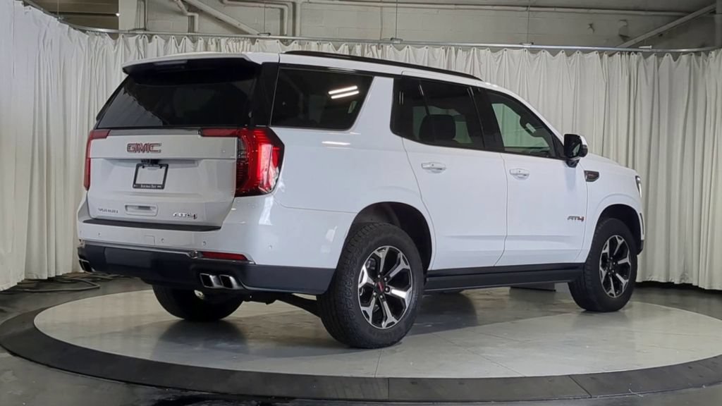 Used 2025 GMC Yukon AT4 w/ AT4 Premium Package AWD/4WD image 10