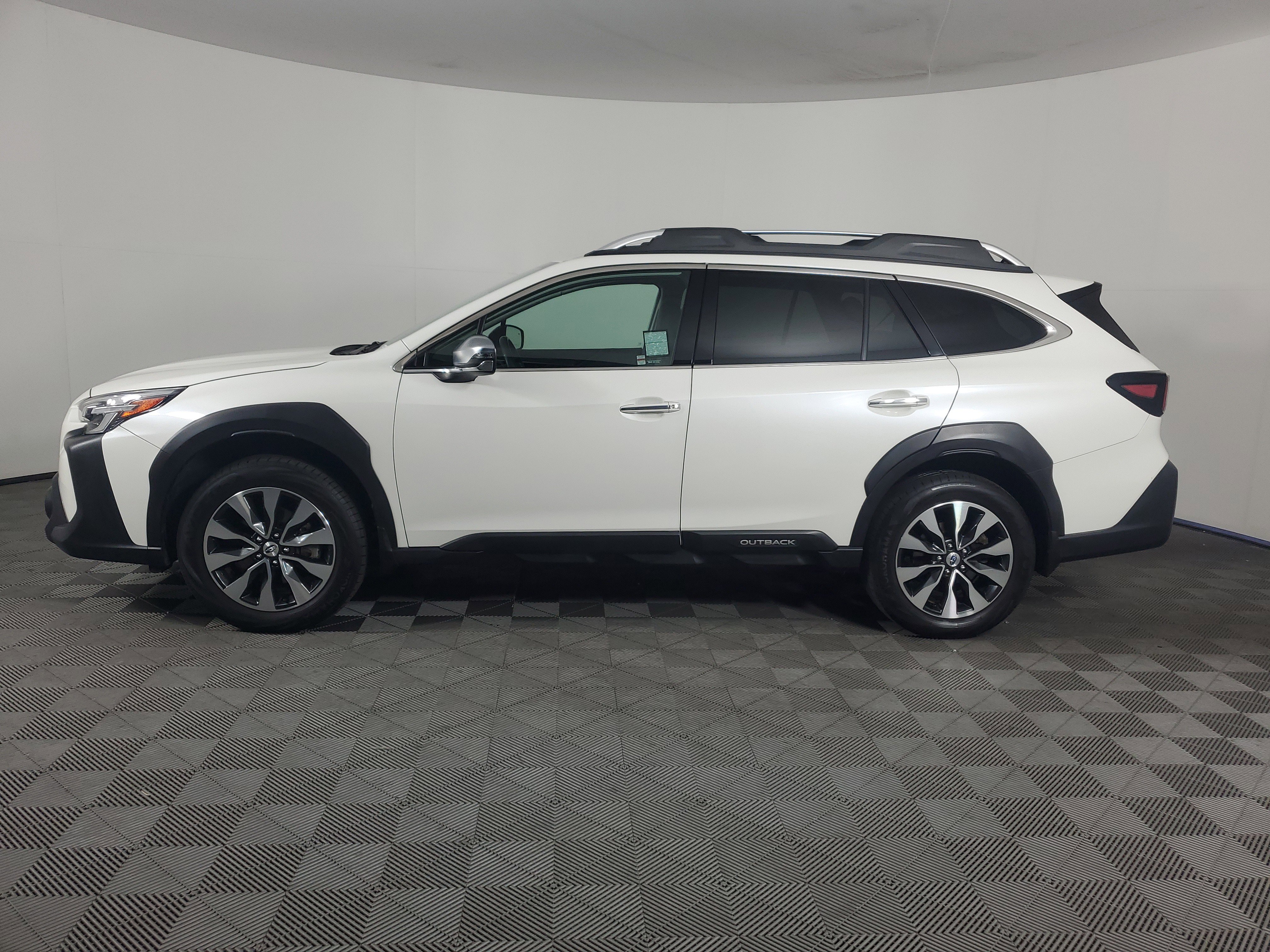 Used 2023 Subaru Outback Touring w/ Tech Package 2 image 7