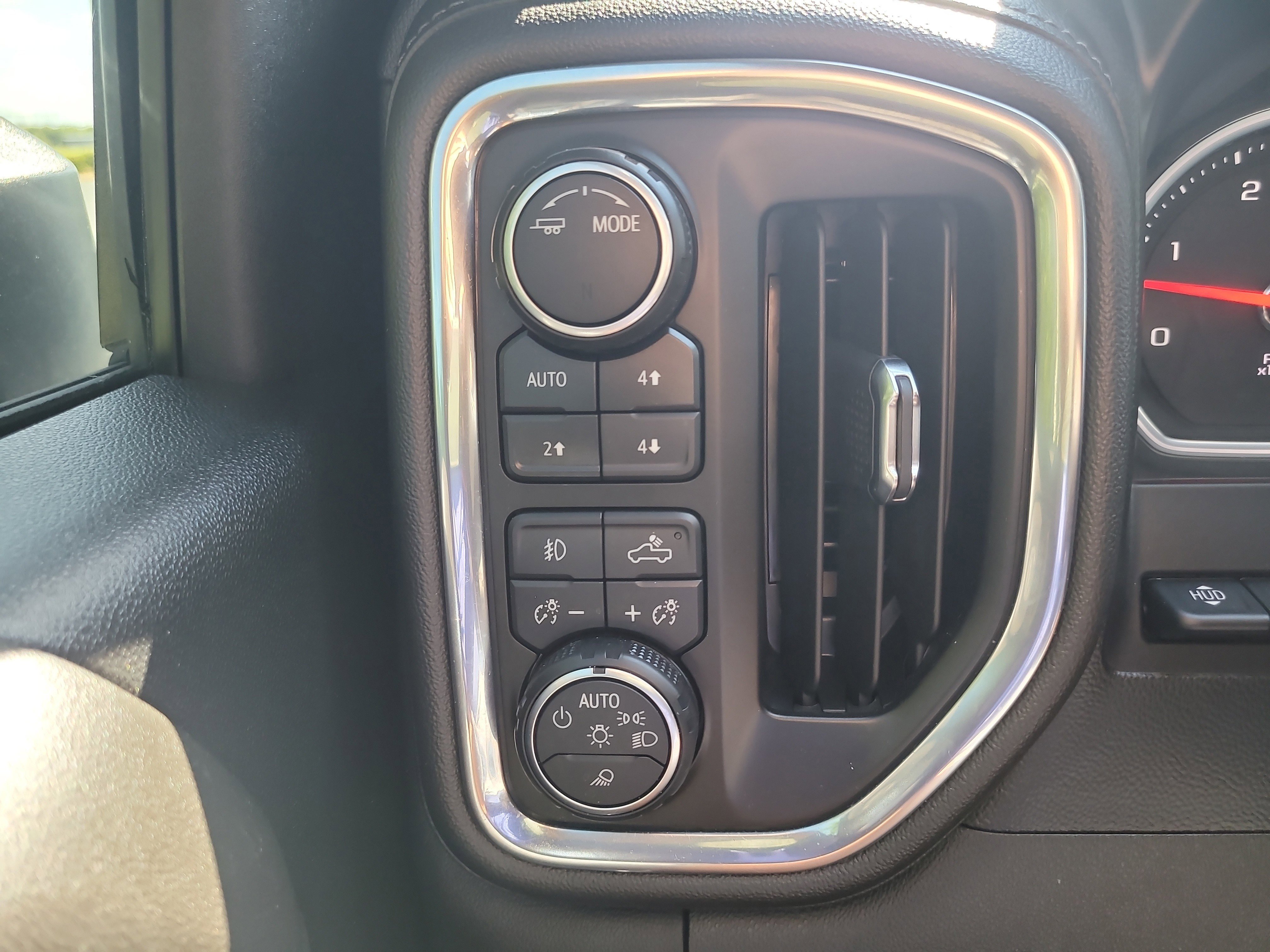 Used 2021 Chevrolet Silverado 2500 LTZ w/ LTZ Plus Package AWD/4WD image 32