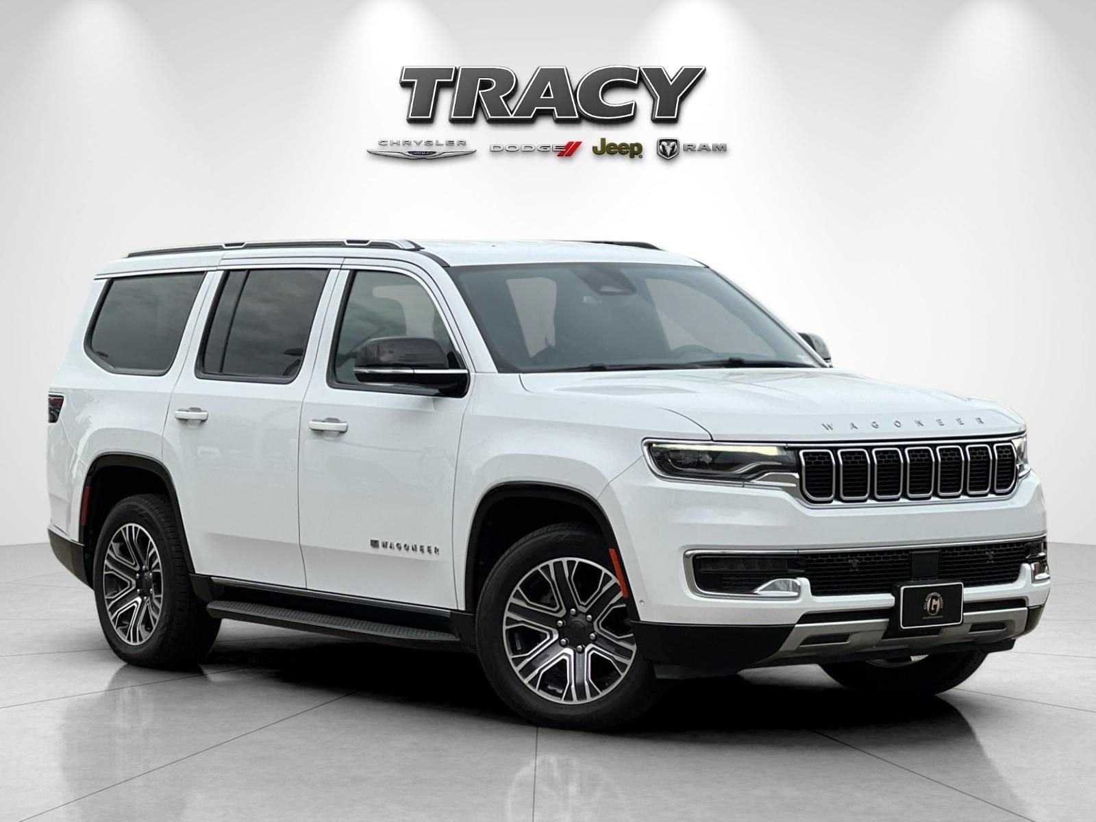 Used 2024 Jeep Wagoneer Series II w/ Flexible Seating Group RWD image 2