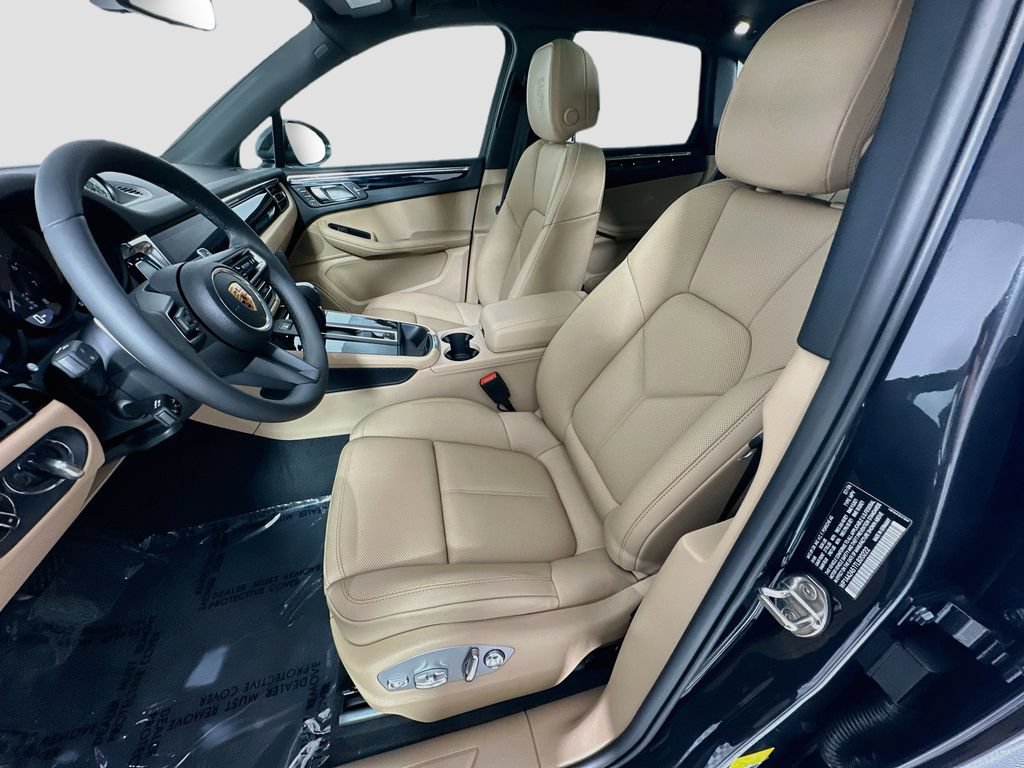 New 2026 Porsche Macan AWD/4WD image 5