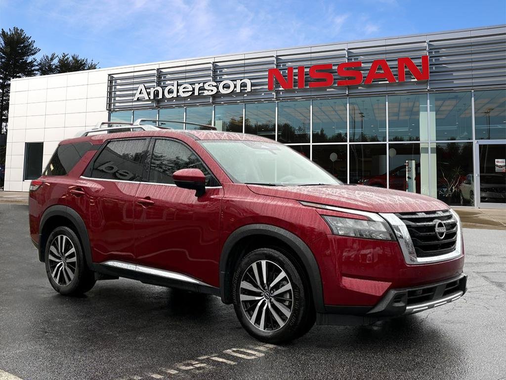 Used 2025 Nissan Pathfinder Platinum image 1