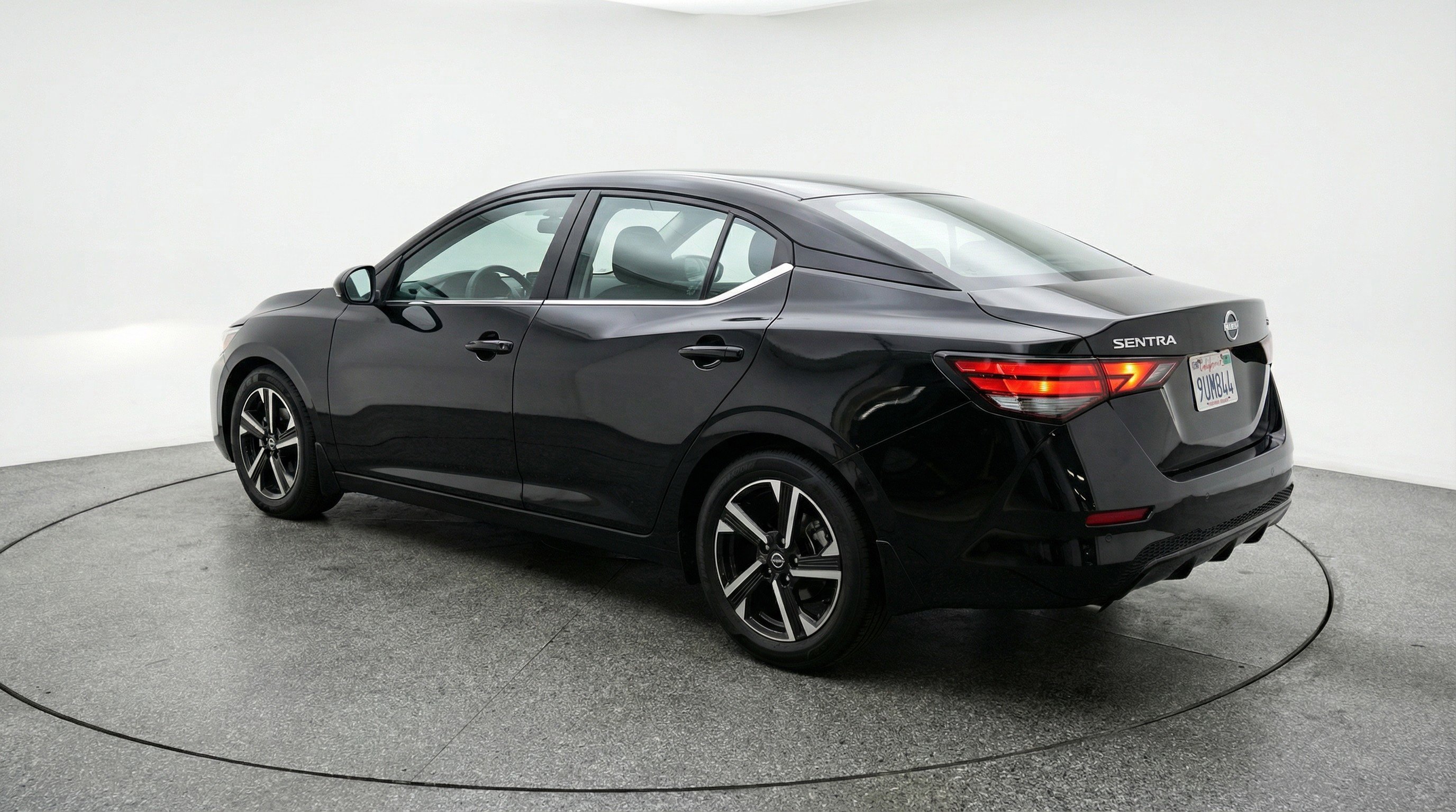 Used 2025 Nissan Sentra SV image 6