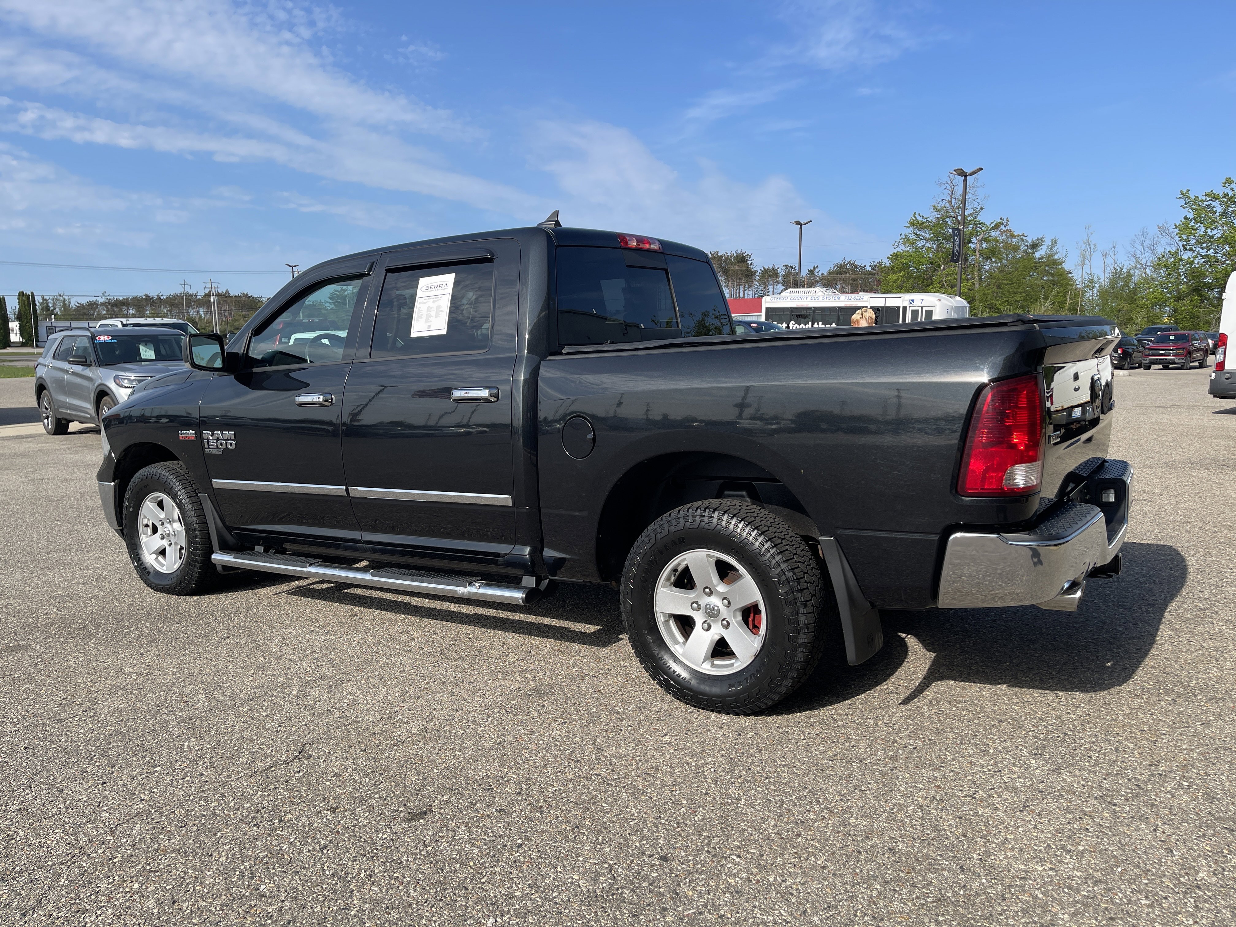 Used 2019 RAM 1500 Classic SLT w/ SLT Plus D←cor Group AWD/4WD image 5