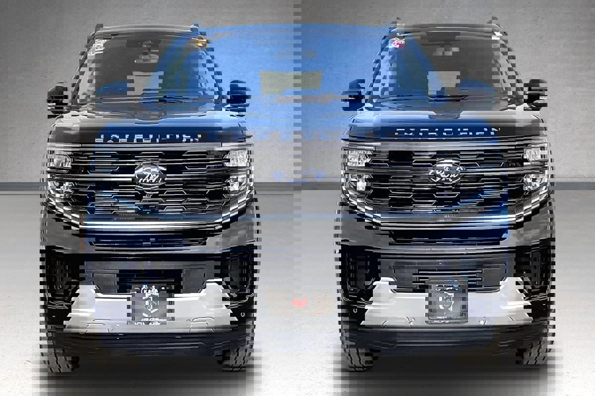 Used 2025 Ford Expedition Max Platinum image 3
