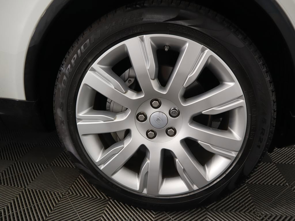 Used 2020 Land Rover Discovery Landmark image 34