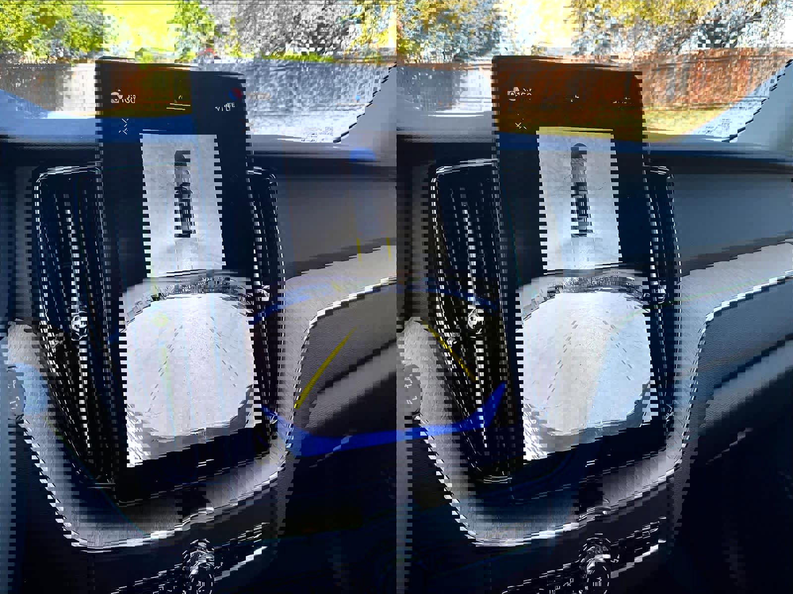 Used 2026 Volvo XC60 T8 Plus w/ Climate Package image 24