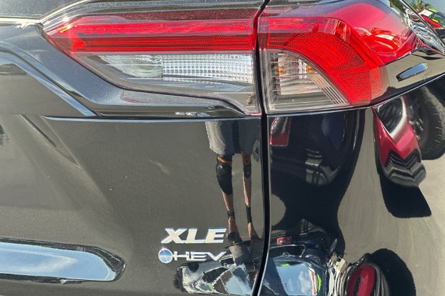 Certified 2025 Toyota RAV4 XLE AWD/4WD image 32
