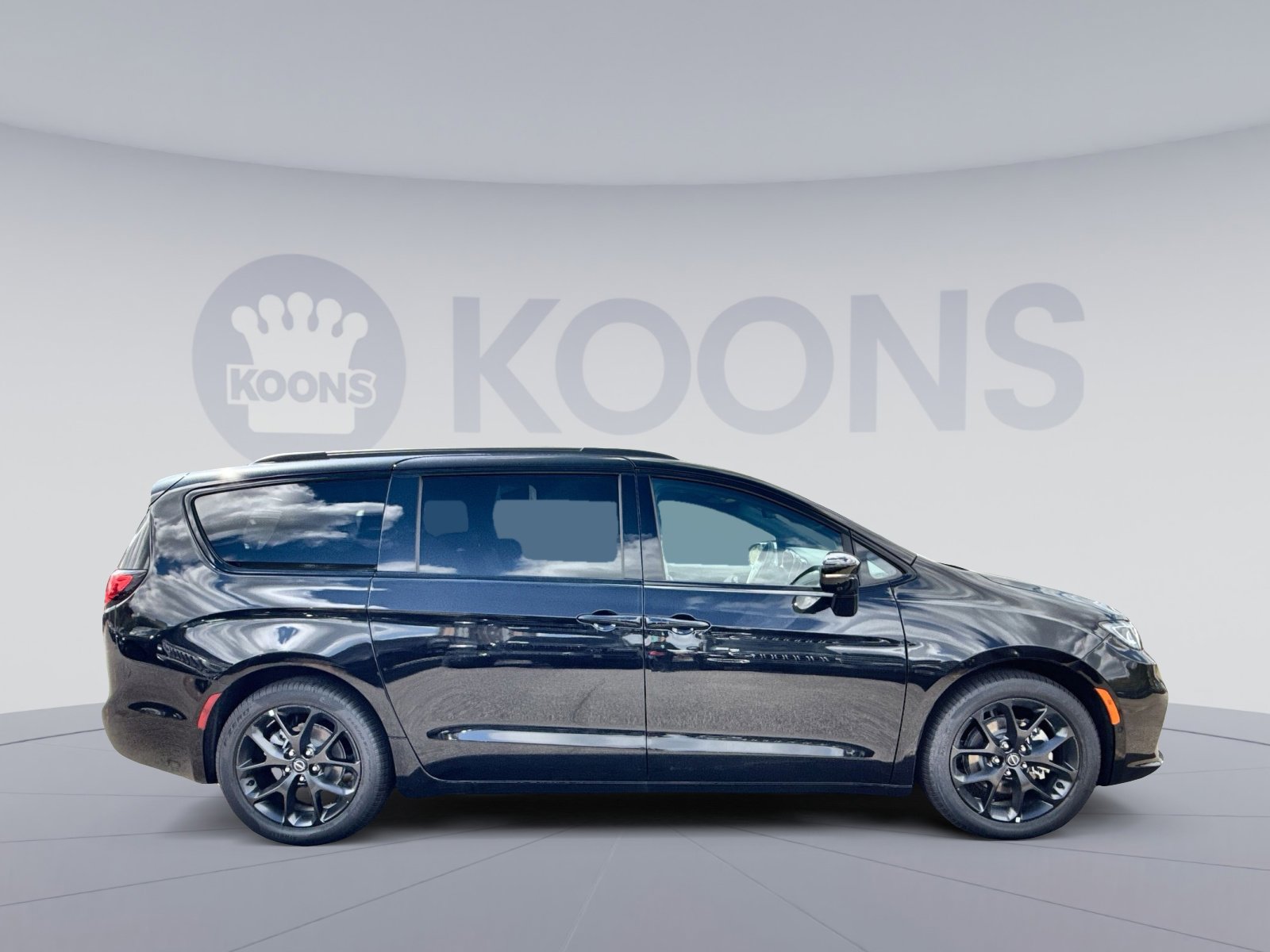 New 2026 Chrysler Pacifica Limited w/ S Appearance Package image 8