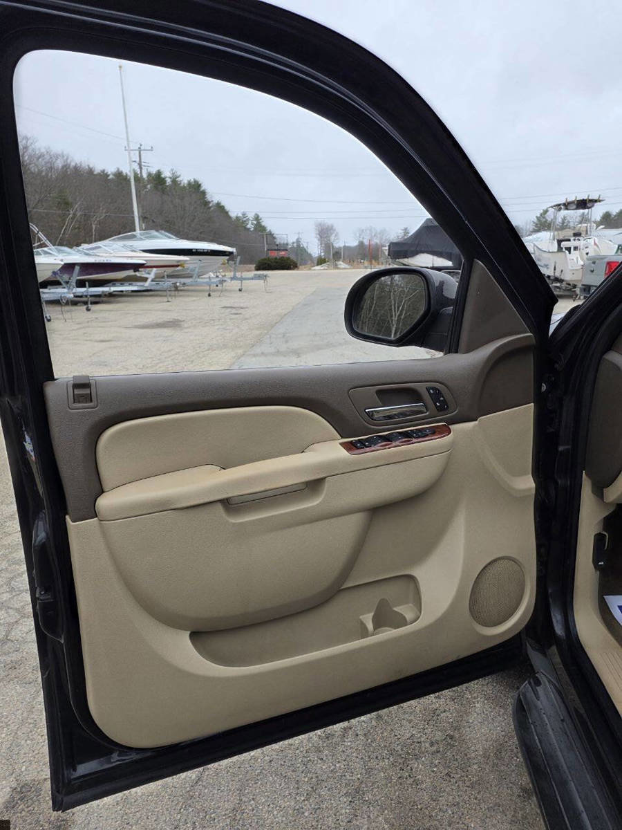 Used 2012 Chevrolet Suburban LT w/ Luxury Package image 14