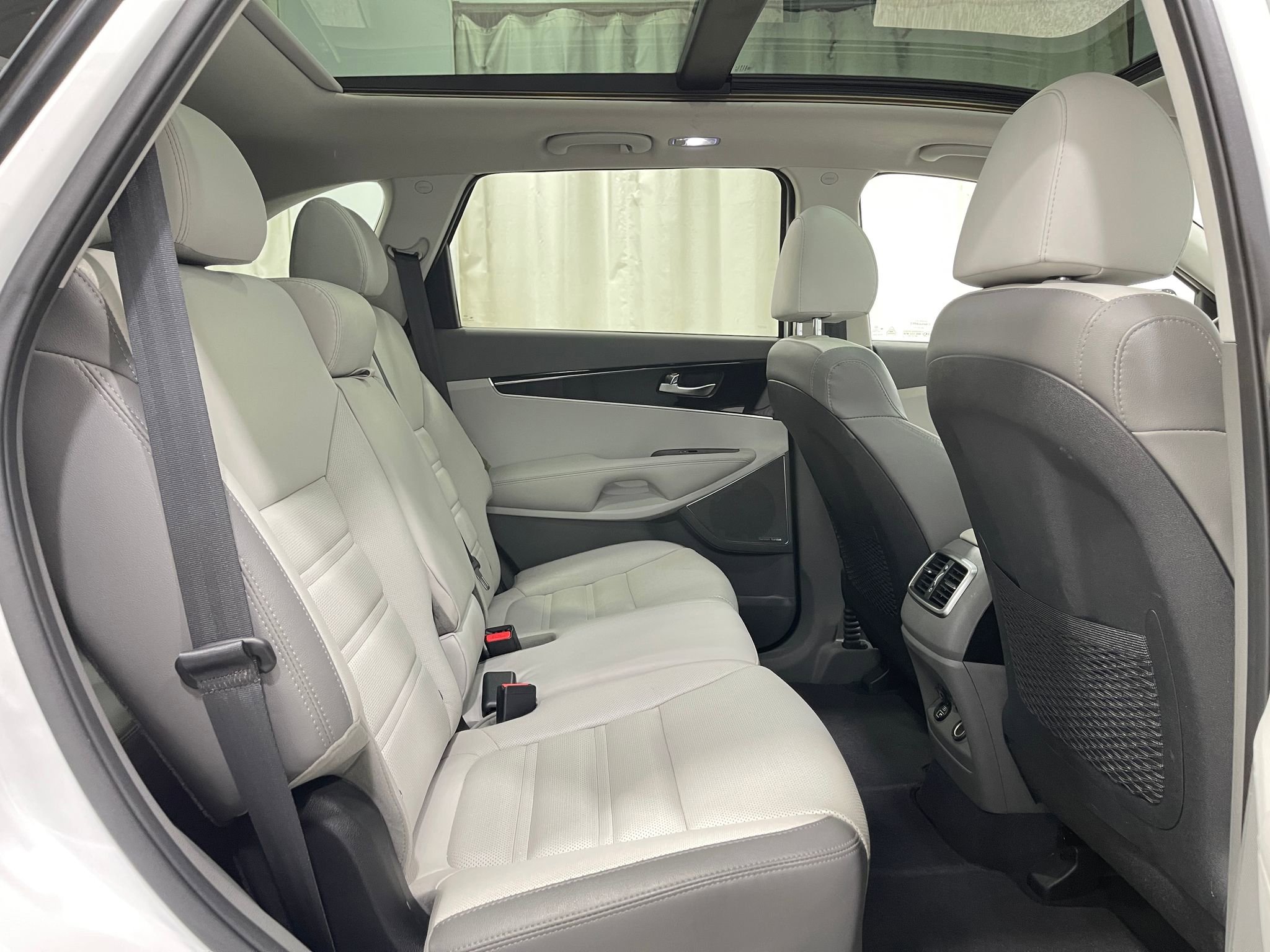 Used 2020 Kia Sorento SX image 32