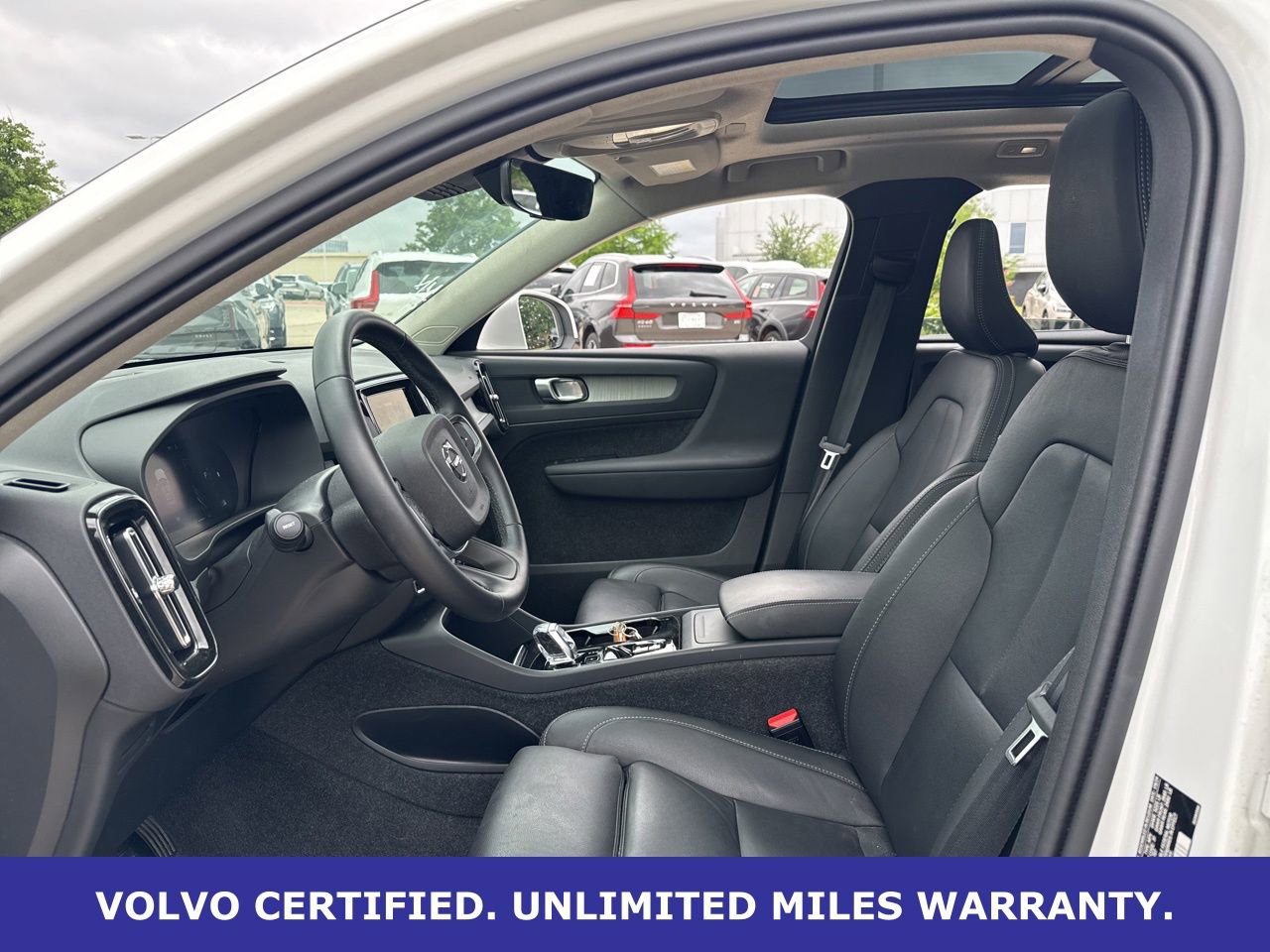 Certified 2025 Volvo XC40 B5 Plus AWD/4WD image 17
