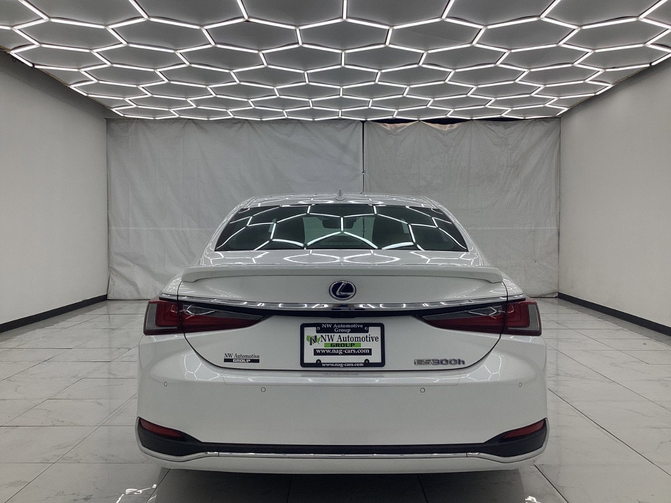 Used 2020 Lexus ES 300h w/ Premium Package image 10