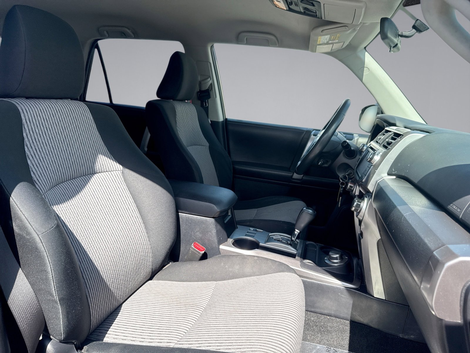 Used 2018 Toyota 4Runner SR5 AWD/4WD image 35