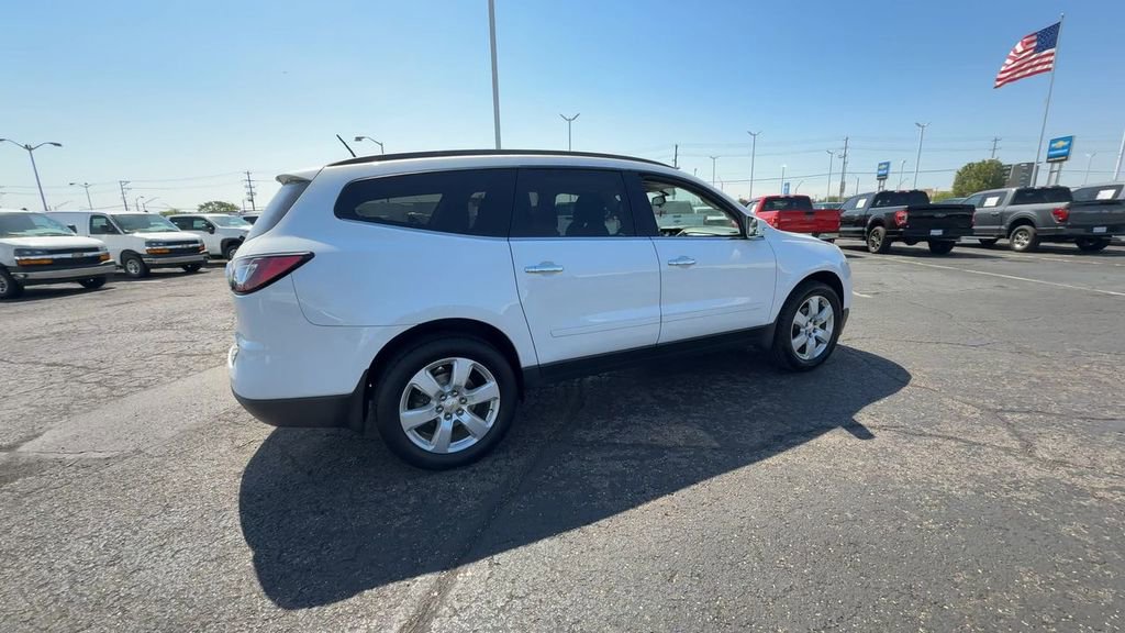 Used 2017 Chevrolet Traverse LT w/ Style and Technology Package FWD image 8
