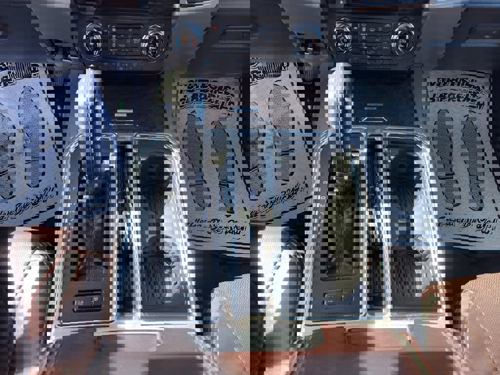 Used 2015 Ford F150 Platinum w/ Equipment Group 701A Luxury image 16