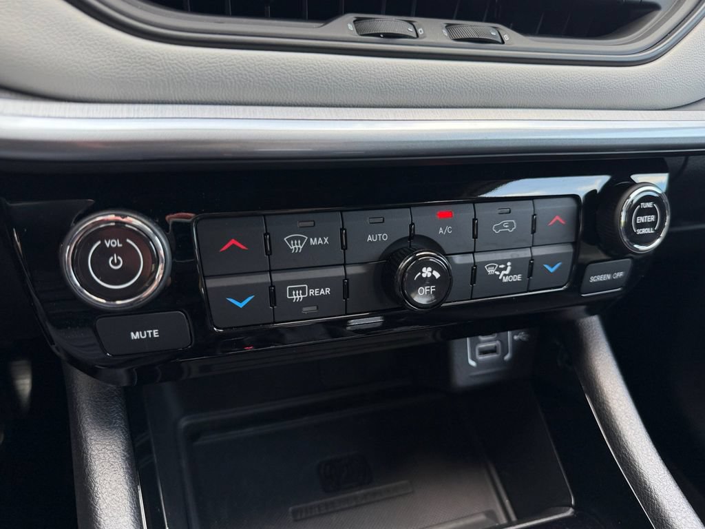 Used 2025 Jeep Compass Limited w/ Elite Group AWD/4WD image 24