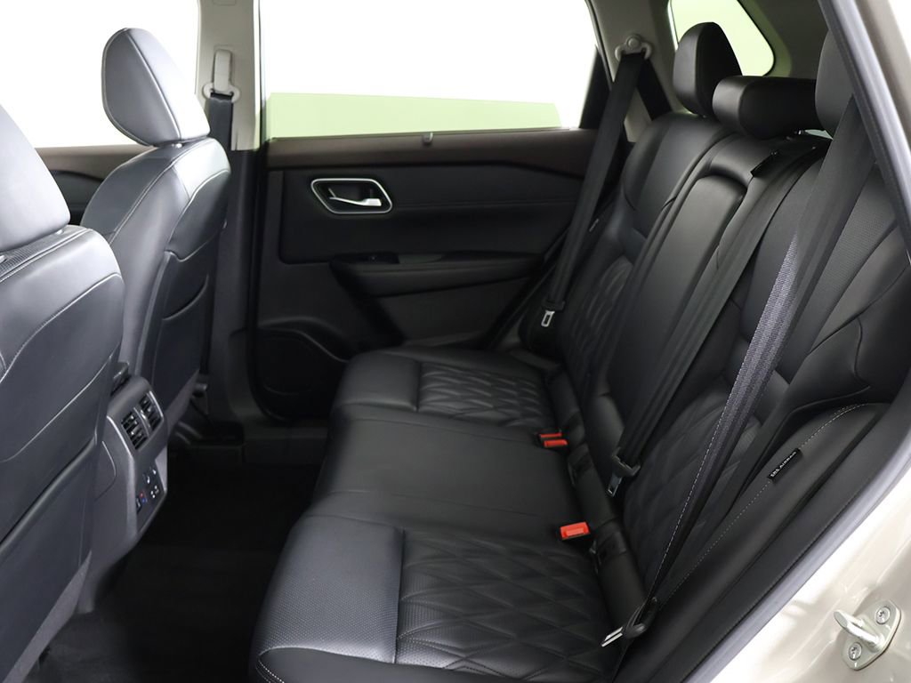 Used 2023 Nissan Rogue Platinum w/ Platinum Premium Package AWD/4WD image 38