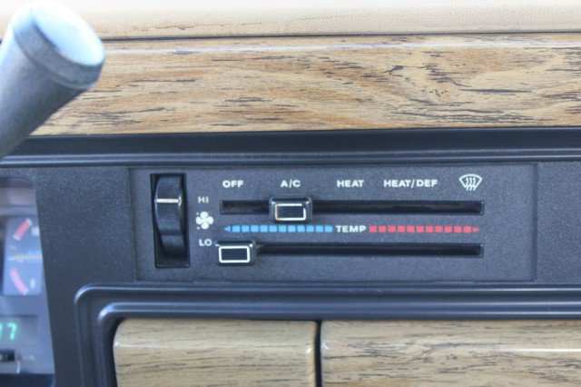Used 1990 Jeep Grand Wagoneer image 63